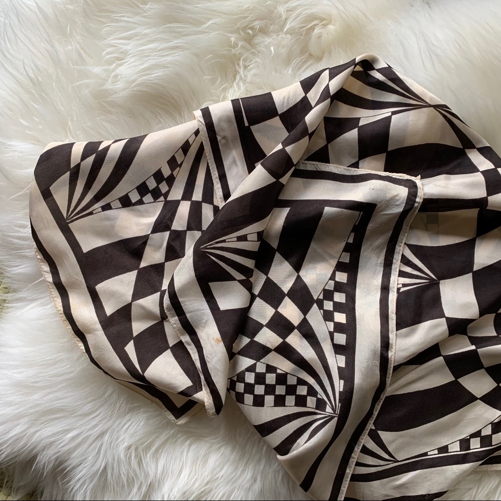 Vintage | Geometric Scarf - Picture 4 of 7